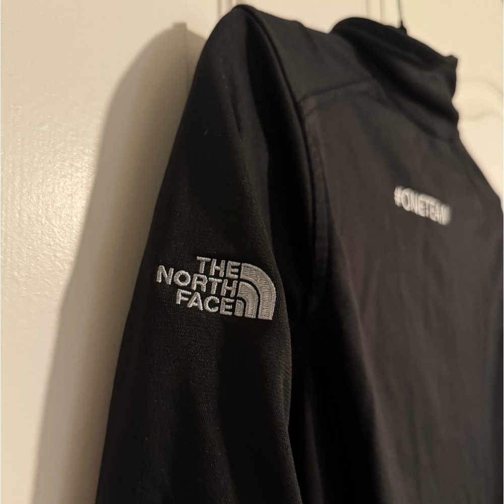 The North Face Women’s Quarter Zip Branded Pullover - Picture 4 of 5